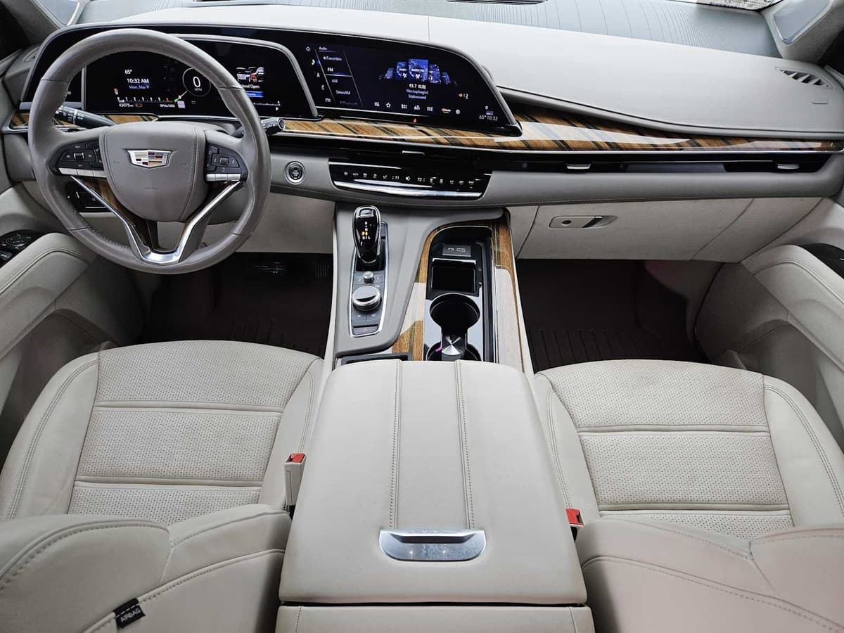 2023 Cadillac Escalade ESV - Image 26