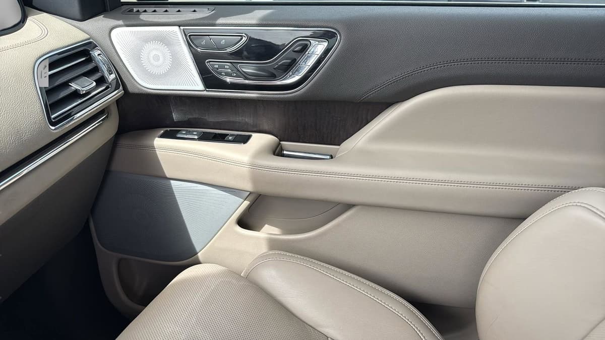 2022 Lincoln Navigator - Image 24