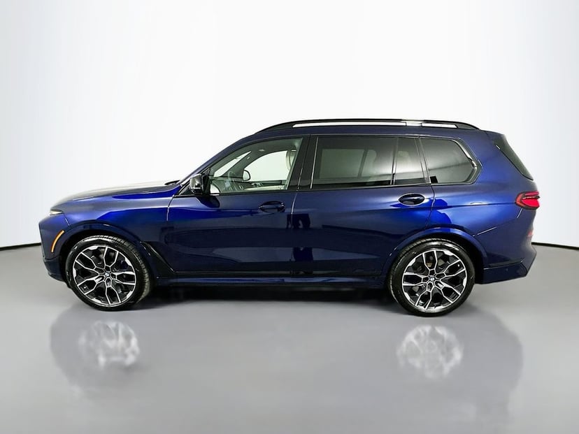 2025 BMW X7 - Image 8