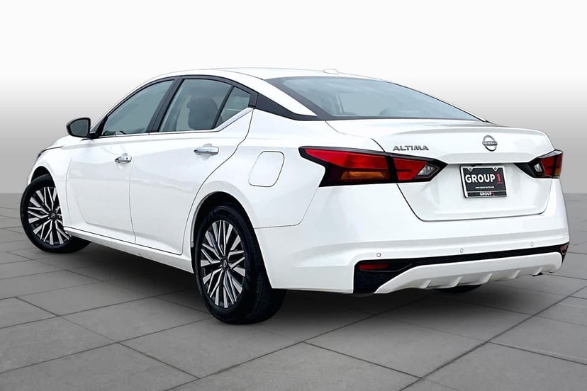 2025 Nissan Altima - Image 12