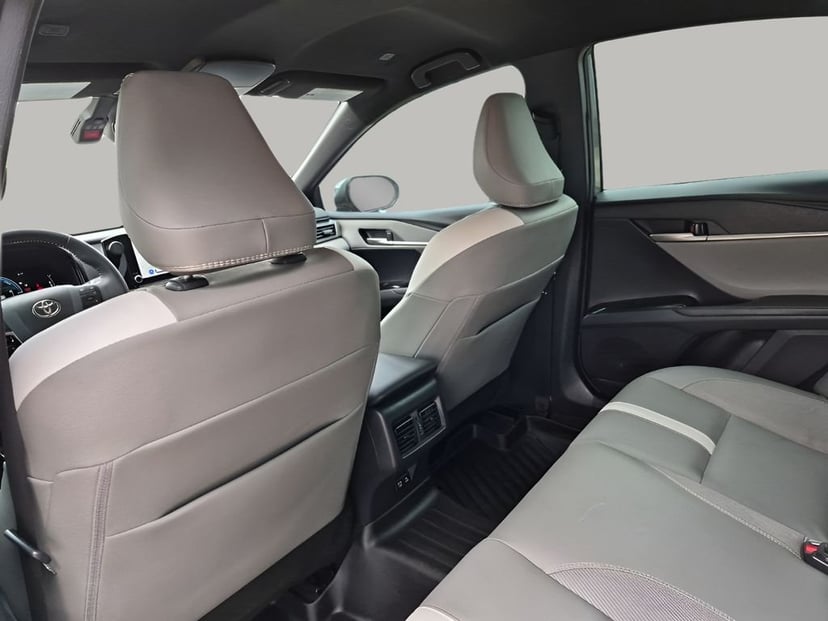 2025 Toyota Camry - Image 18