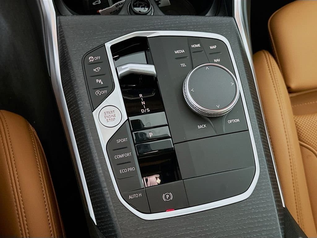 2025 BMW 3 Series - Image 15