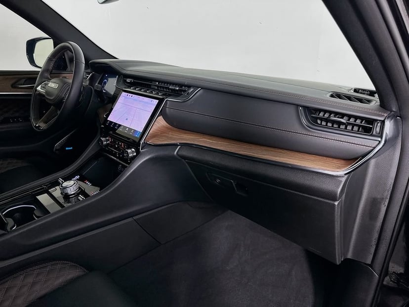 2024 Jeep Grand Cherokee - Image 30
