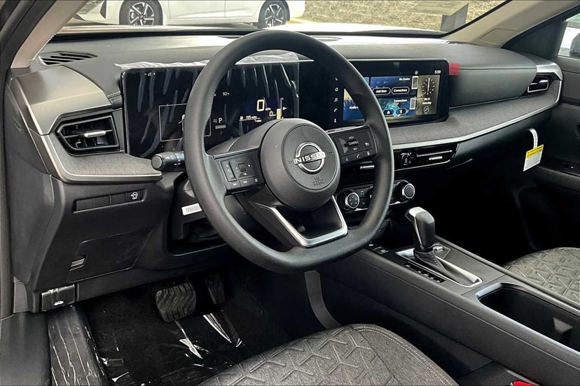 2025 Nissan Kicks - Image 10