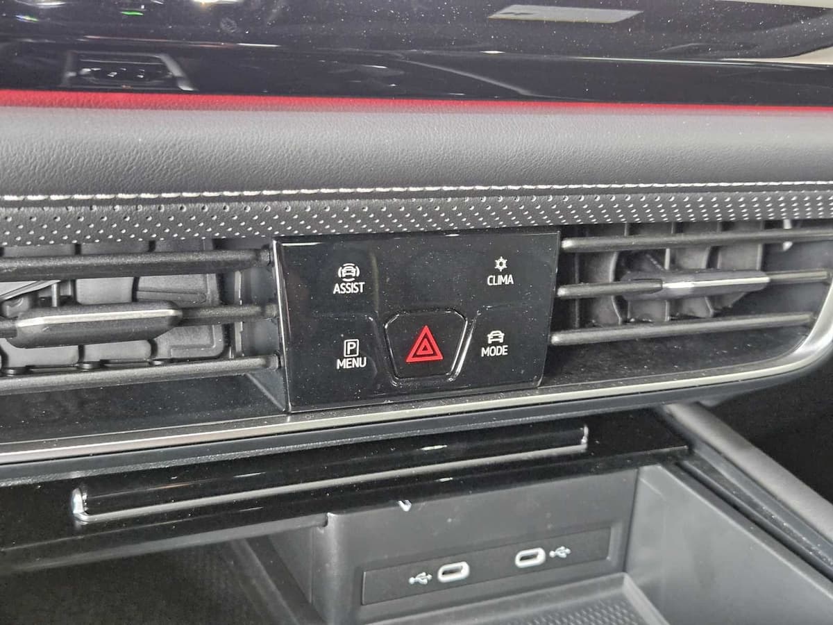 2024 Volkswagen Atlas Cross Sport - Image 16