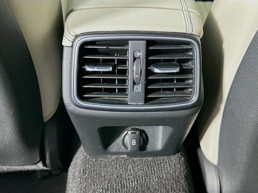 2023 Genesis G70 - Image 26