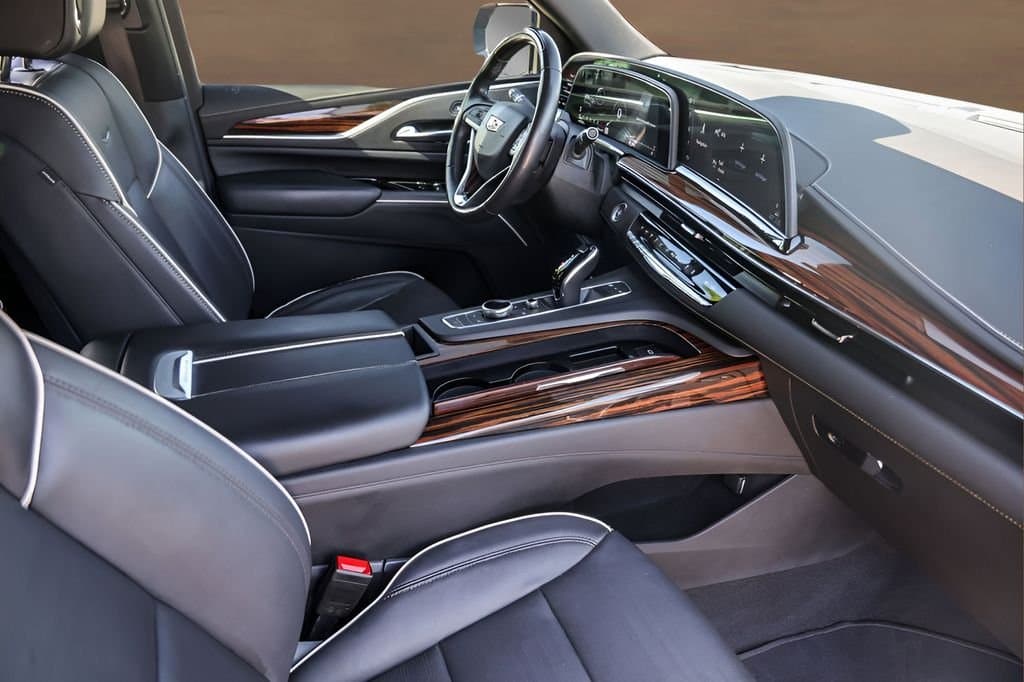 2023 Cadillac Escalade - Image 32