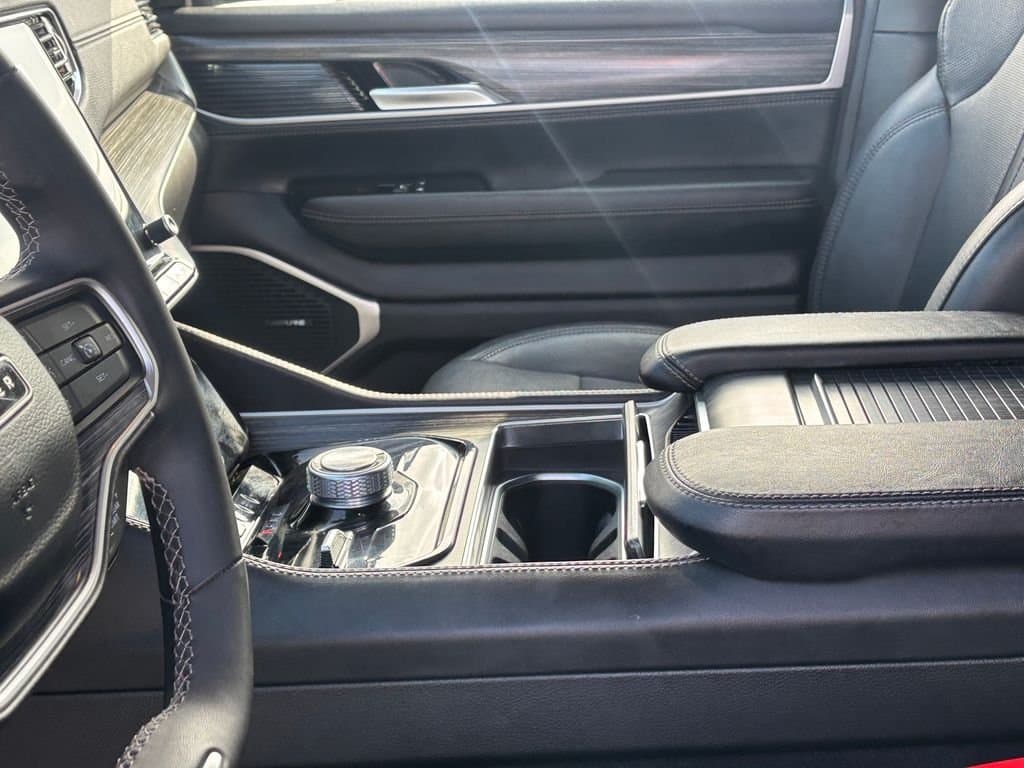 2024 Jeep Wagoneer - Image 9