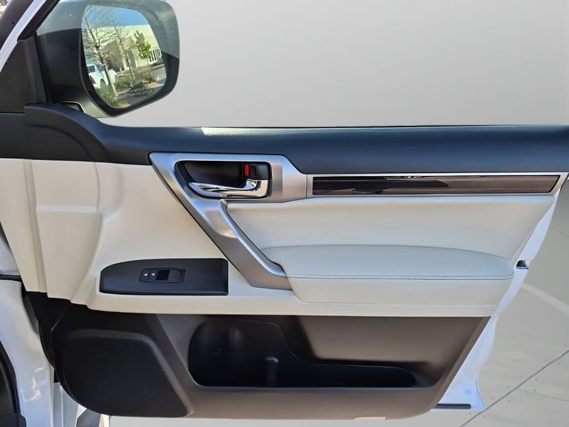2023 Lexus GX - Image 13