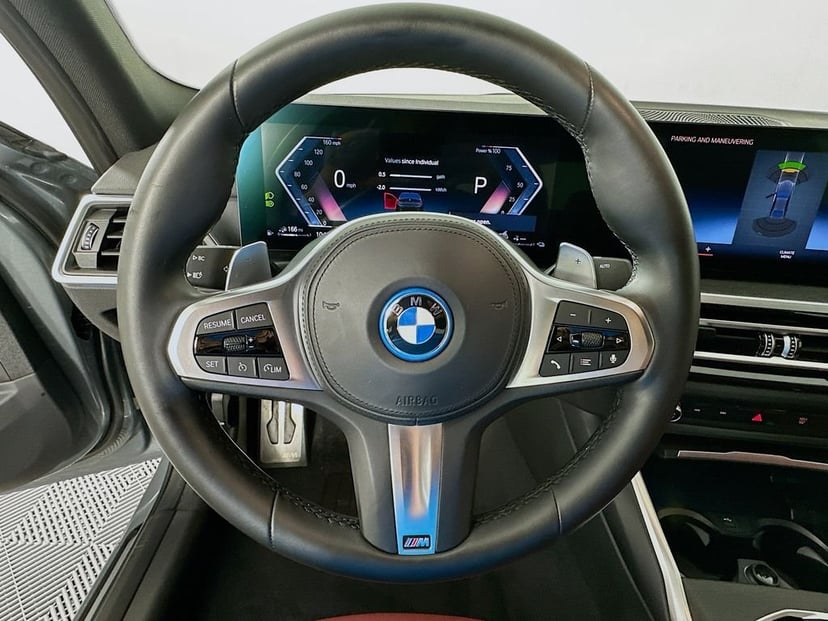 2023 BMW 3 Series - Image 11