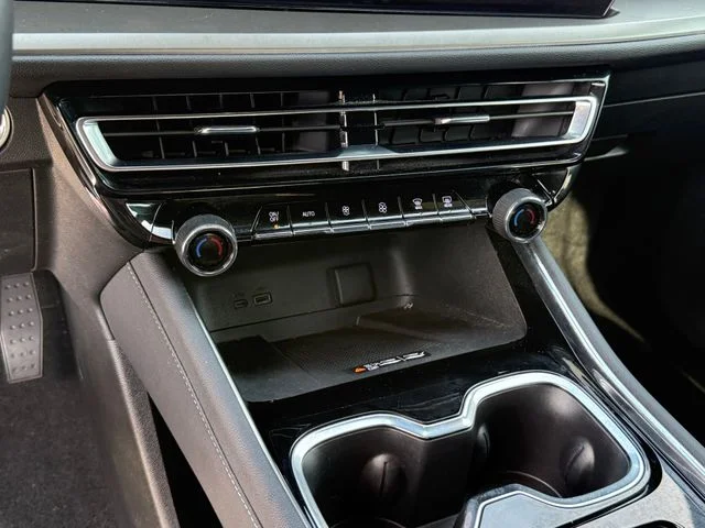 2025 Chevrolet Traverse - Image 19