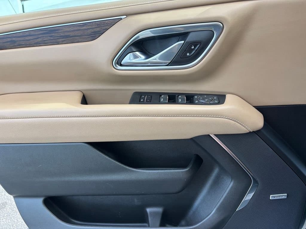 2023 Chevrolet Suburban - Image 21