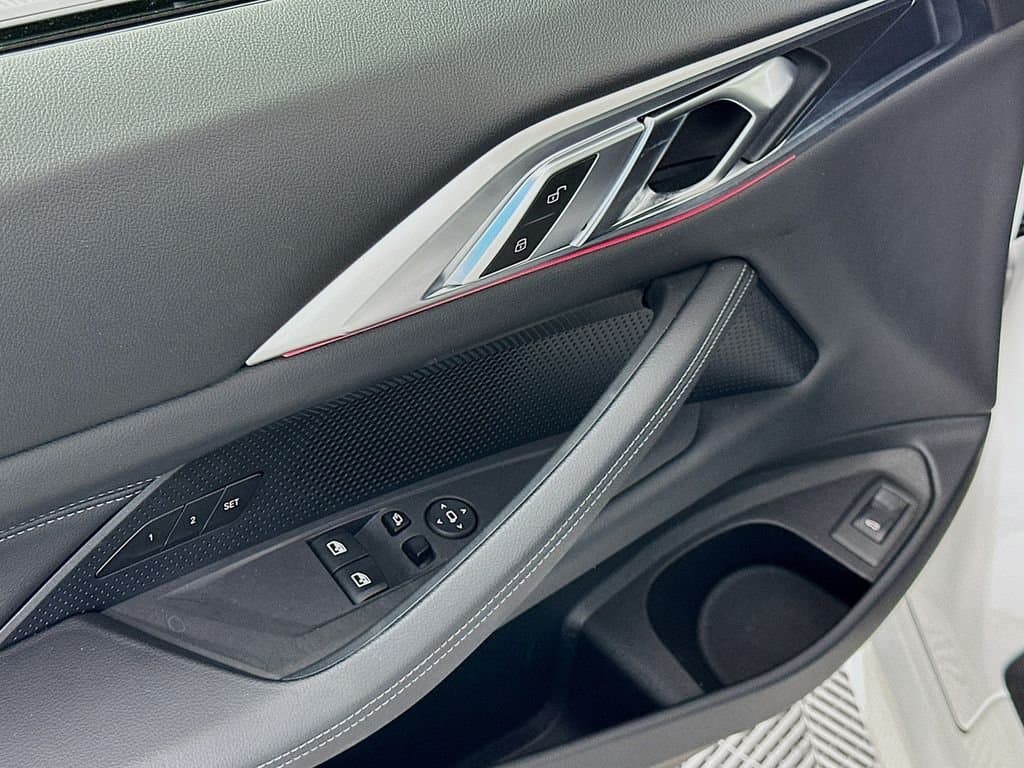 2025 BMW 4 Series - Image 18