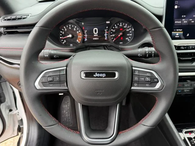 2025 Jeep Compass - Image 13