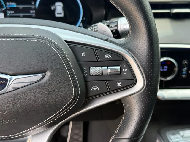 2023 Genesis GV70 - Image 13