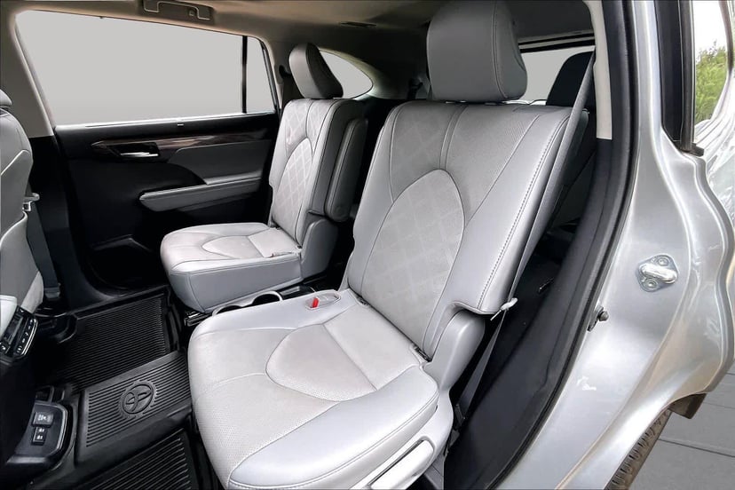 2021 Toyota Highlander - Image 21
