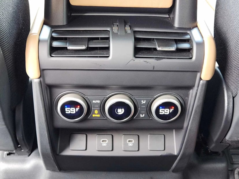 2025 Land Rover Defender - Image 32