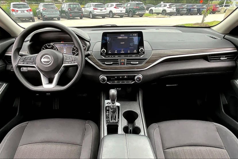 2025 Nissan Altima - Image 16