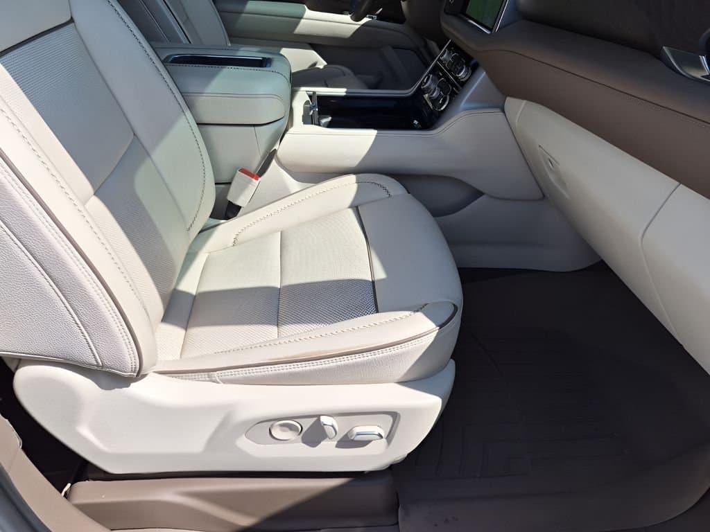 2022 GMC Yukon - Image 16