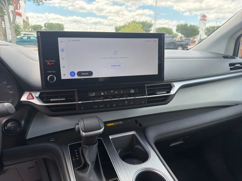 2026 Toyota Sienna - Image 19
