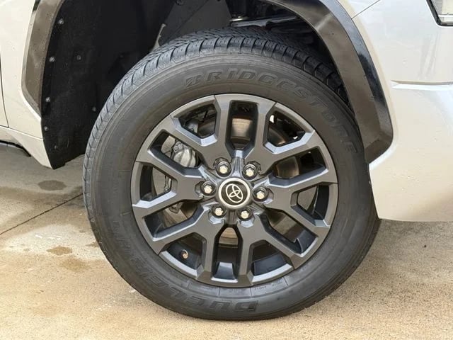2023 Toyota Tundra Hybrid - Image 2