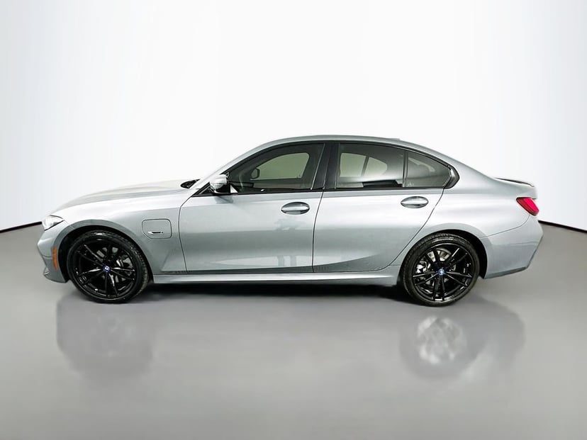 2023 BMW 3 Series - Image 8