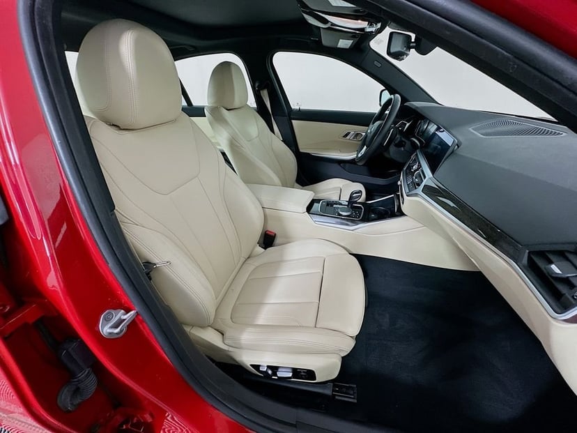 2021 BMW 3 Series - Image 29