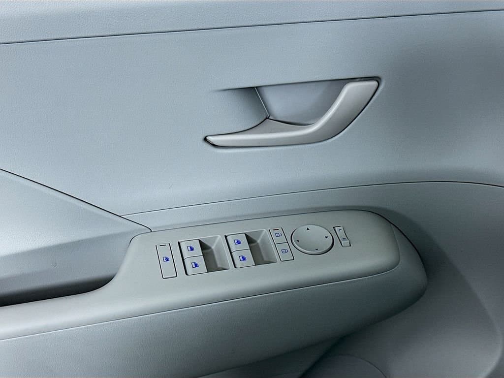 2024 HYUNDAI Kona - Image 18