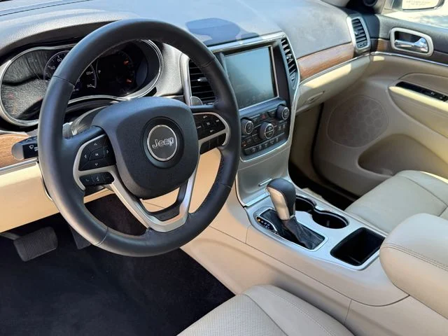 2017 Jeep Grand Cherokee - Image 9