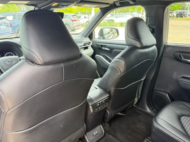 2025 Toyota Highlander - Image 22