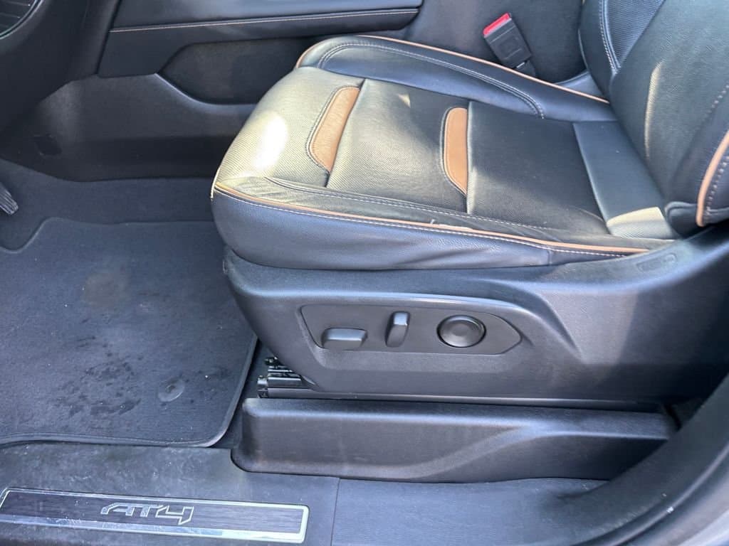 2022 GMC Yukon - Image 25