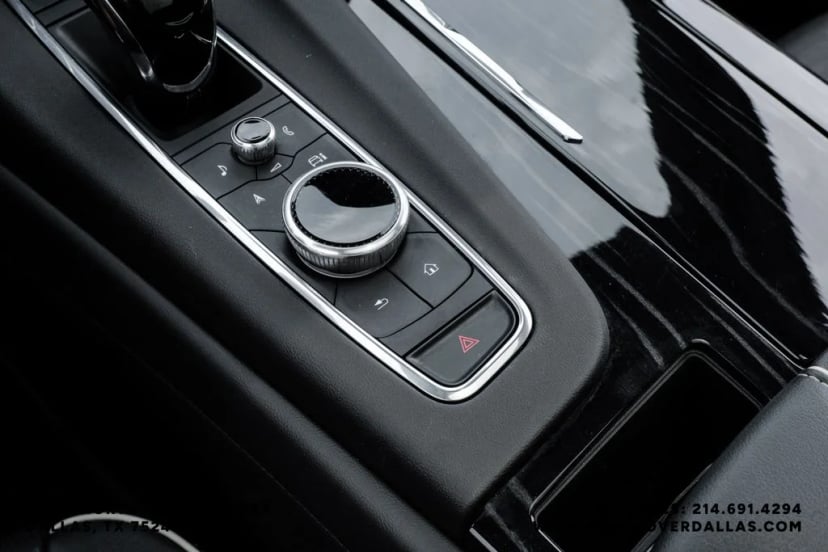 2023 Cadillac Escalade - Image 32