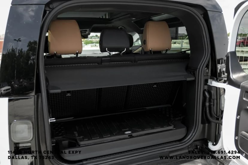 2026 Land Rover Defender 90 - Image 35