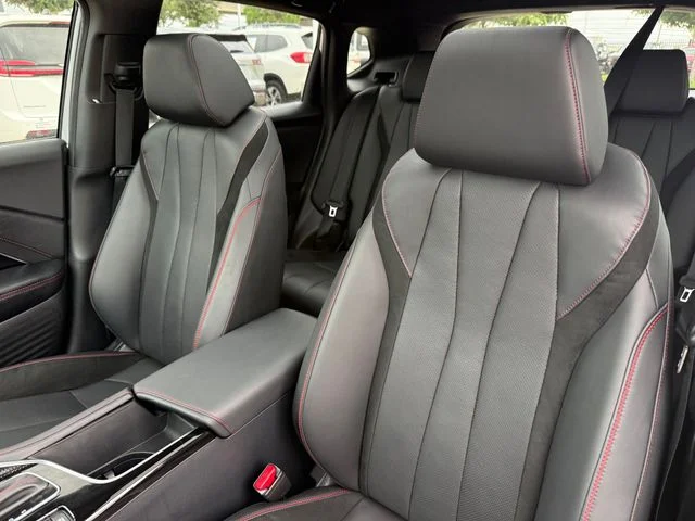 2025 Acura ADX - Image 14