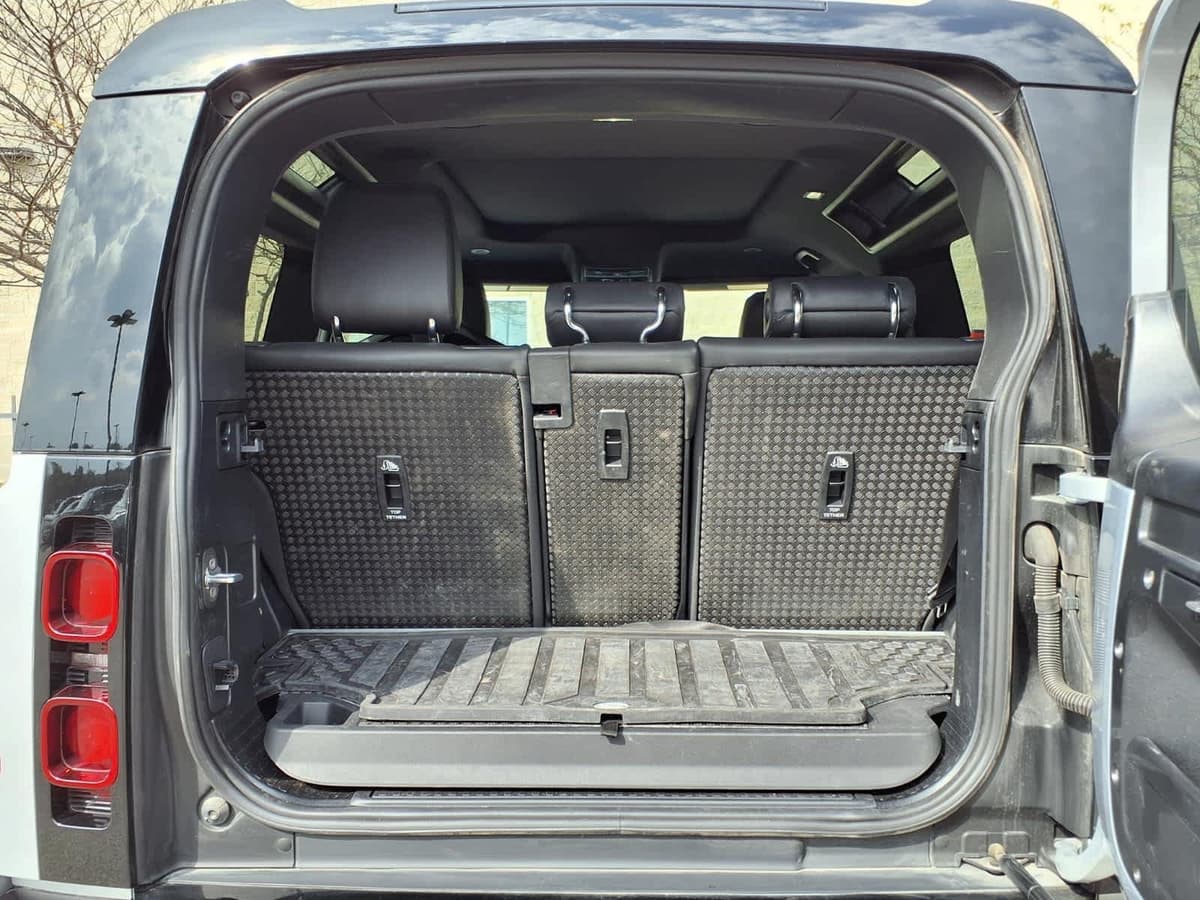 2024 Land Rover Defender - Image 26