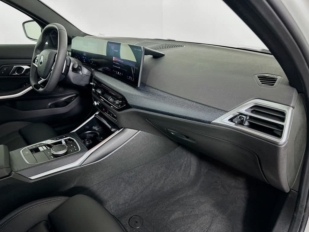 2025 BMW 3 Series - Image 30