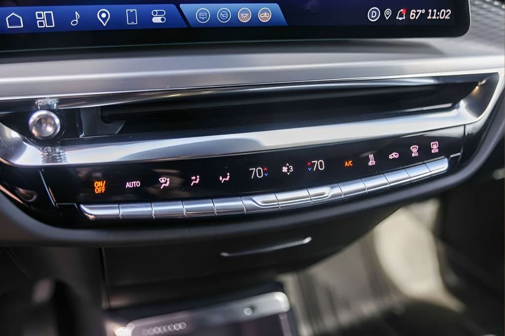 2025 Cadillac LYRIQ - Image 19