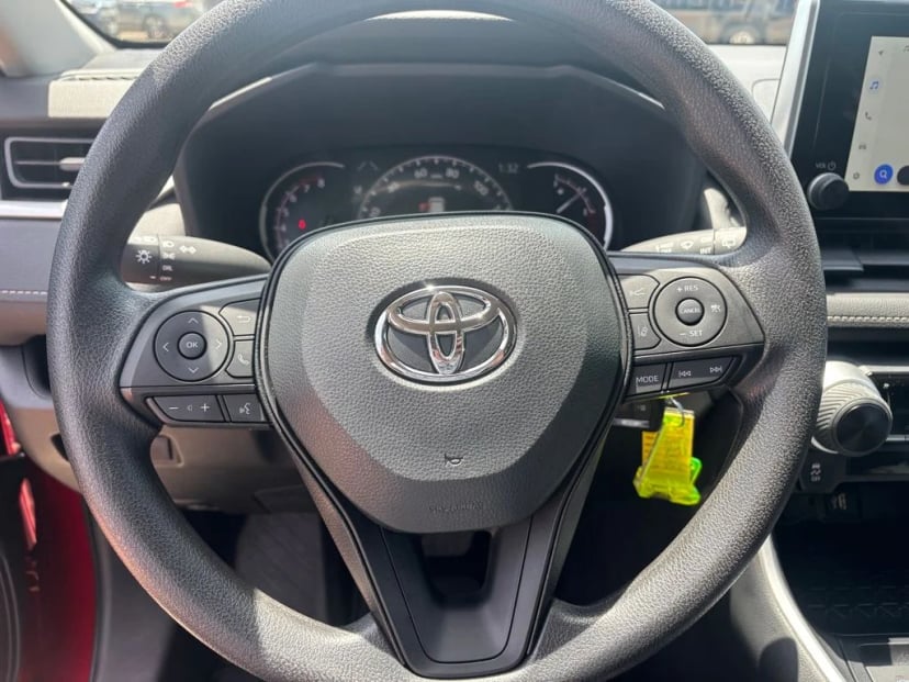 2025 Toyota RAV4 - Image 12