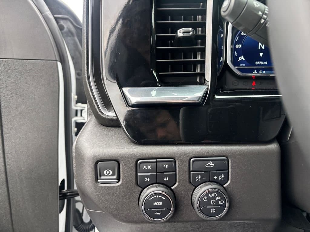 2025 Chevrolet Silverado 1500 - Image 21