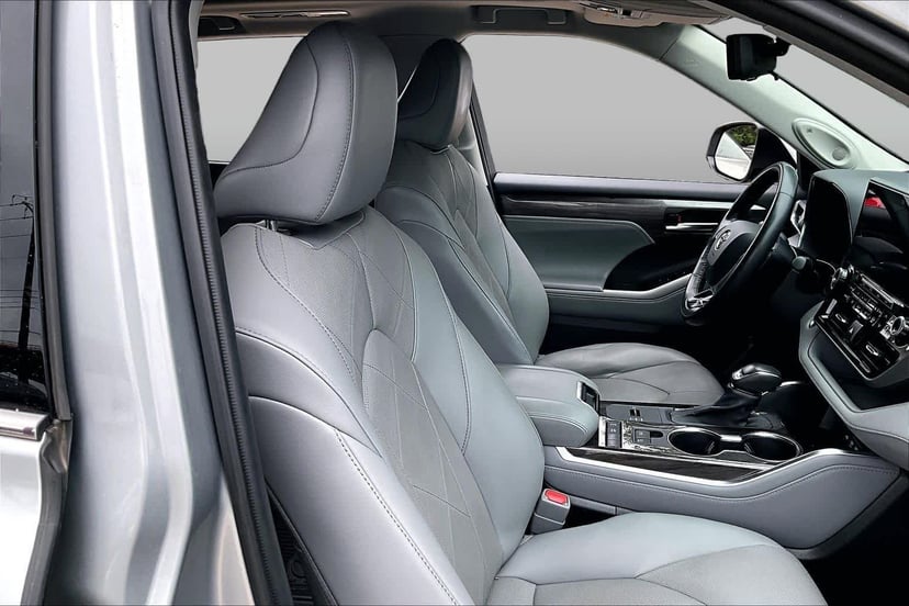 2021 Toyota Highlander - Image 9