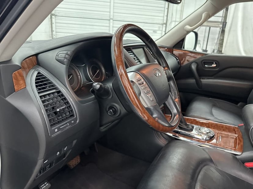 2018 INFINITI QX80 - Image 9