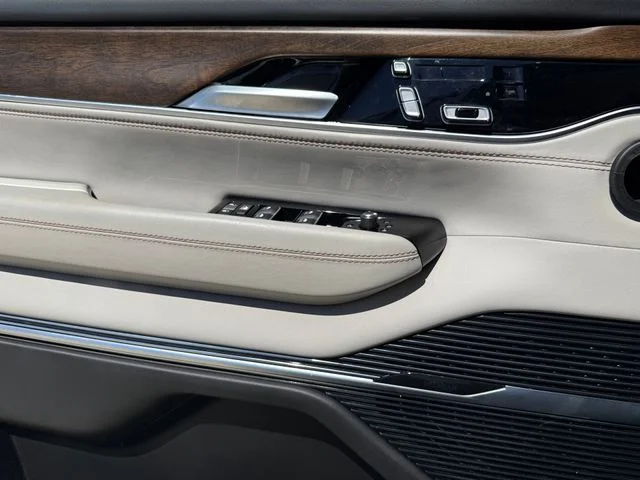 2023 Jeep Grand Wagoneer - Image 26