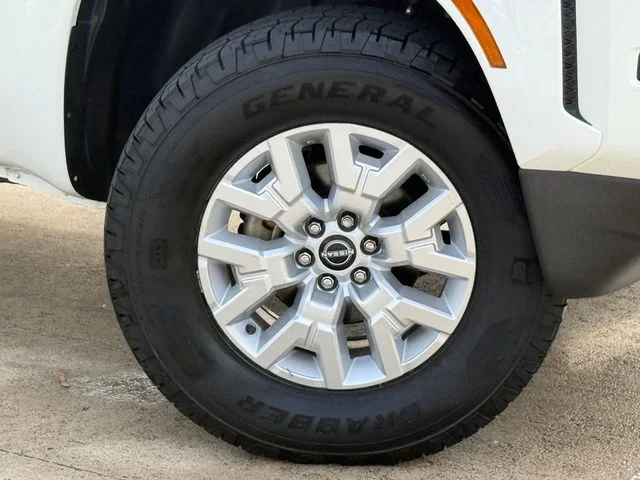2022 Nissan Frontier - Image 2