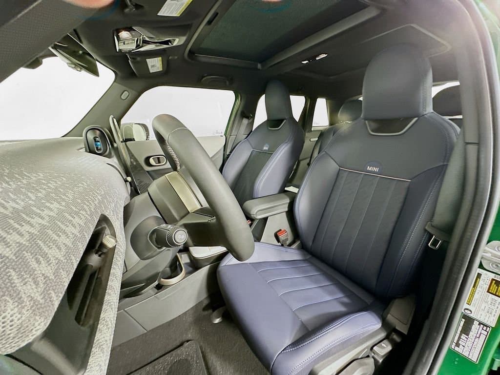 2025 MINI COOPER - Image 17