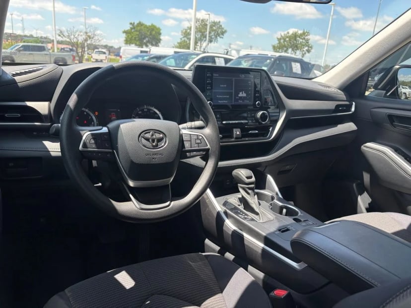 2022 Toyota Highlander - Image 26