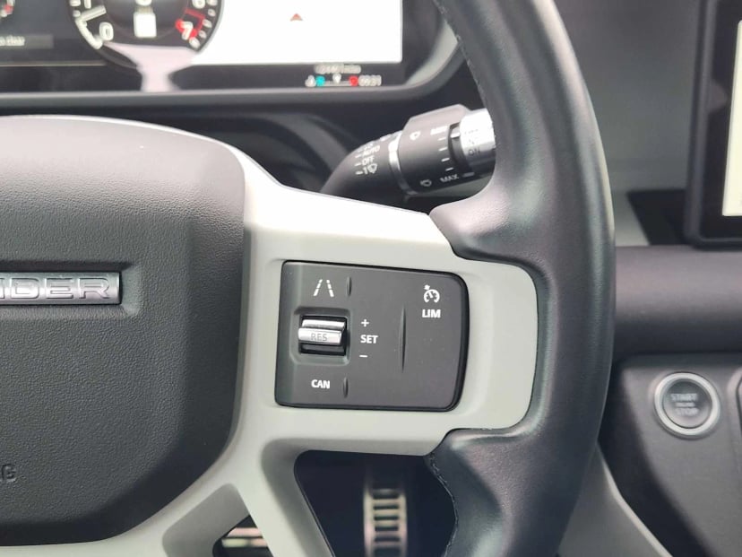 2022 Land Rover Defender - Image 29