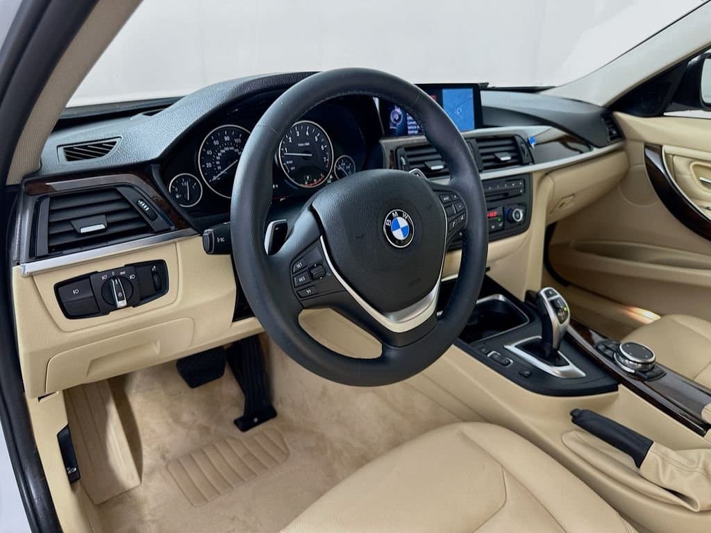 2015 BMW 3 Series - Image 9