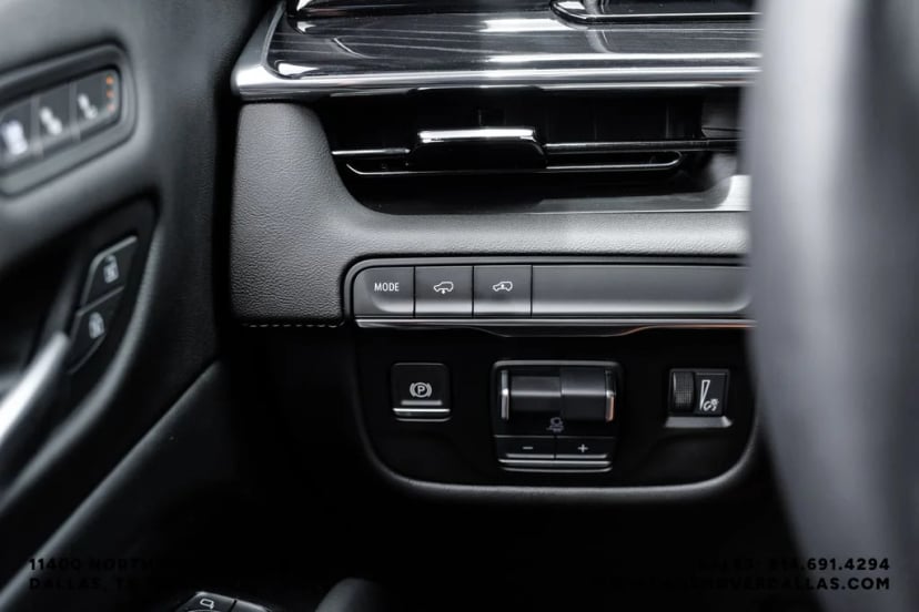 2023 Cadillac Escalade - Image 33