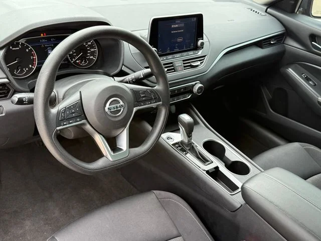 2022 Nissan Altima - Image 8