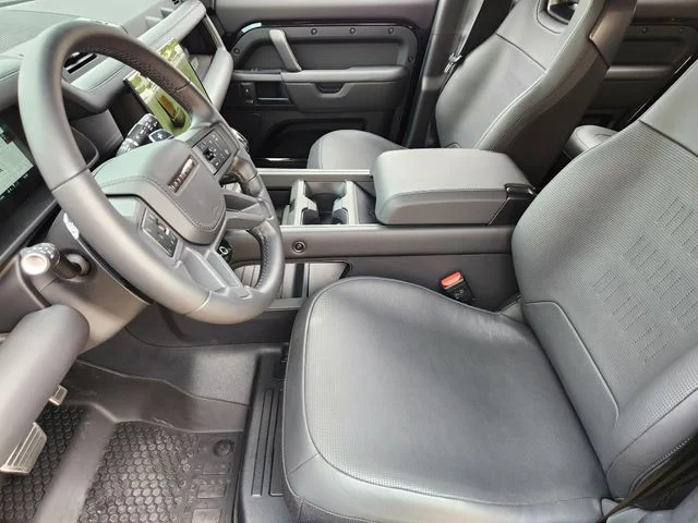 2026 Land Rover Defender 110 - Image 9